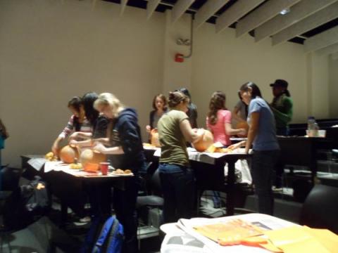 Pumpkin Carving with the Undergrad/Grad Mentors